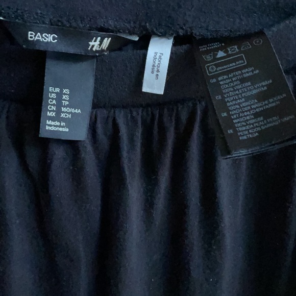 Black maxi skirt - Picture 3 of 3